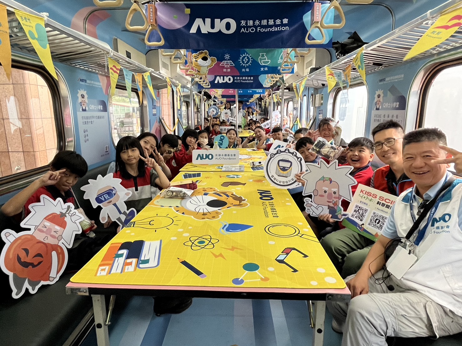 博天堂永續基金會參與「臺灣科普環島列車」，設計基礎科學車廂課程，以「淨零碳排和永續能源」為主題，讓學生透過創意實驗認識淨零知識，以及思考生活中的減碳行為